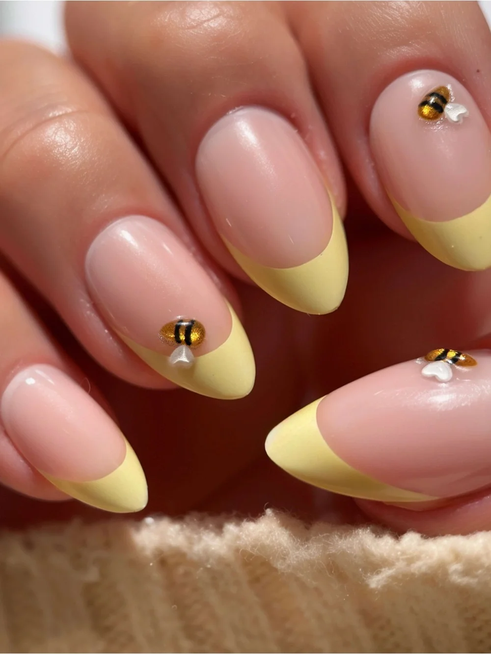 NIB Celebritips 3D Honey Bee Yellow French Almond Press On Nails 32pc